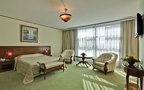 Alexander Hotel